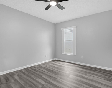 3521 Moss Pointe Place - Photo Thumbnail 18