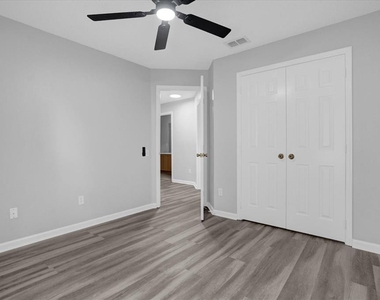 3521 Moss Pointe Place - Photo Thumbnail 21