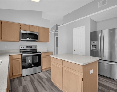 3521 Moss Pointe Place - Photo Thumbnail 6