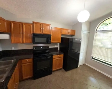 2201 Grasmere Drive - Photo Thumbnail 2
