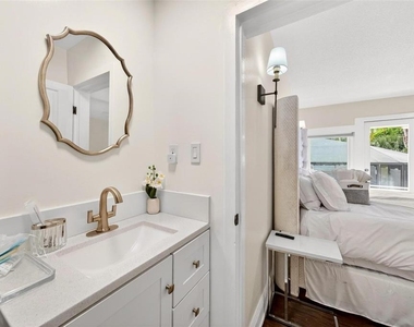 1099 Grove Avenue - Photo Thumbnail 10