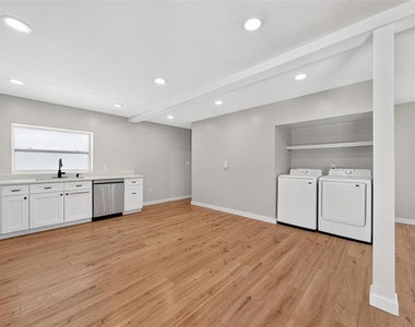 1099 Grove Avenue - Photo Thumbnail 14