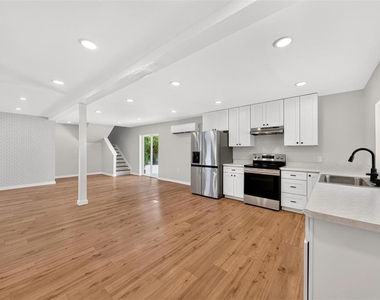 1099 Grove Avenue - Photo Thumbnail 8