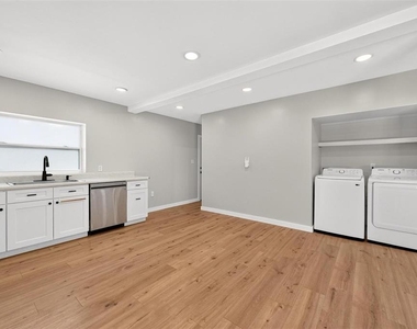 1099 Grove Avenue - Photo Thumbnail 15
