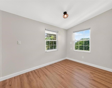 1099 Grove Avenue - Photo Thumbnail 28