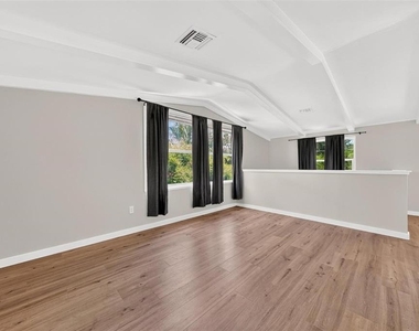 1099 Grove Avenue - Photo Thumbnail 35