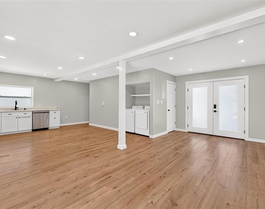 1099 Grove Avenue - Photo Thumbnail 12