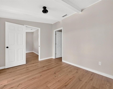 1099 Grove Avenue - Photo Thumbnail 45