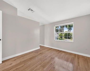 1099 Grove Avenue - Photo Thumbnail 40