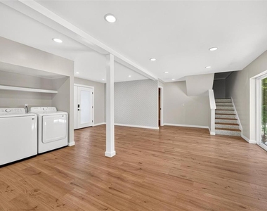 1099 Grove Avenue - Photo Thumbnail 10