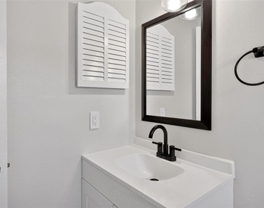 1099 Grove Avenue - Photo Thumbnail 47