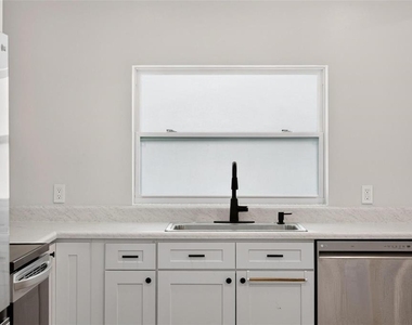 1099 Grove Avenue - Photo Thumbnail 22