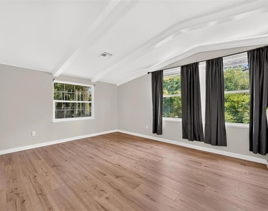 1099 Grove Avenue - Photo Thumbnail 36