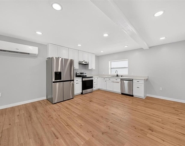 1099 Grove Avenue - Photo Thumbnail 3