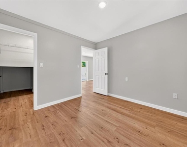 1099 Grove Avenue - Photo Thumbnail 52