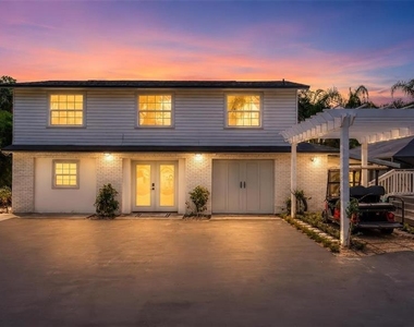 1099 Grove Avenue - Photo Thumbnail 17