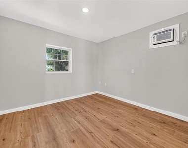 1099 Grove Avenue - Photo Thumbnail 54