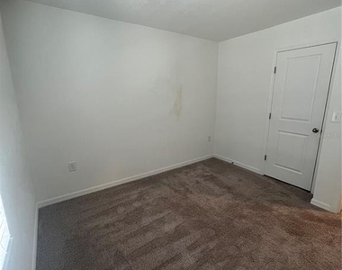 117 Mandovi Street - Photo Thumbnail 9