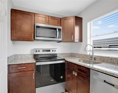 4100 Pershing Pointe Place - Photo Thumbnail 8