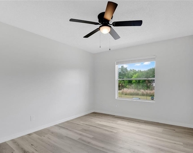 4100 Pershing Pointe Place - Photo Thumbnail 17
