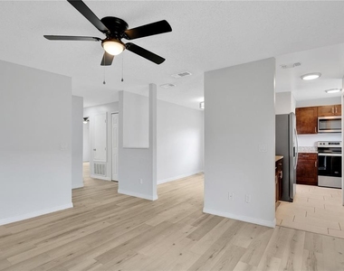 4100 Pershing Pointe Place - Photo Thumbnail 4