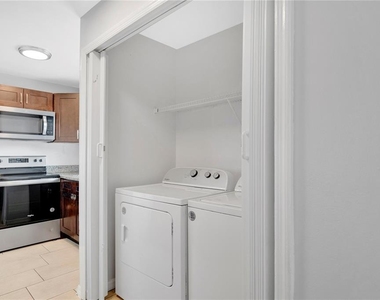 4100 Pershing Pointe Place - Photo Thumbnail 11
