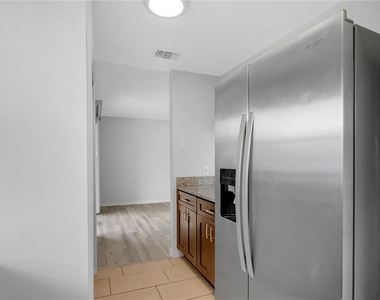 4100 Pershing Pointe Place - Photo Thumbnail 10