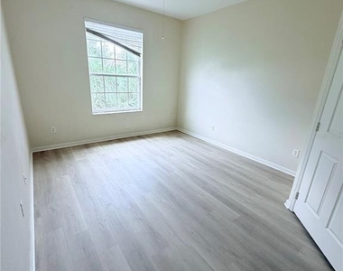 6214 Stevenson Drive - Photo Thumbnail 11