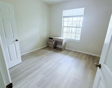 6214 Stevenson Drive - Photo Thumbnail 9