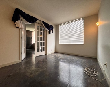 400 E Colonial Drive - Photo Thumbnail 7