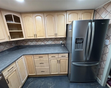 400 E Colonial Drive - Photo Thumbnail 2