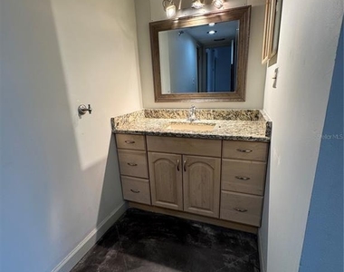 400 E Colonial Drive - Photo Thumbnail 16