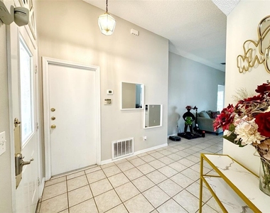 1509 Indian Oaks Trl - Photo Thumbnail 4