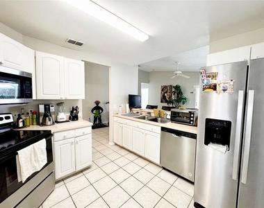 1509 Indian Oaks Trl - Photo Thumbnail 11