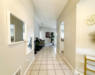 1509 Indian Oaks Trl - Photo Thumbnail 5