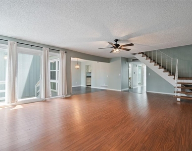 1923 Lake Alden Drive - Photo Thumbnail 3