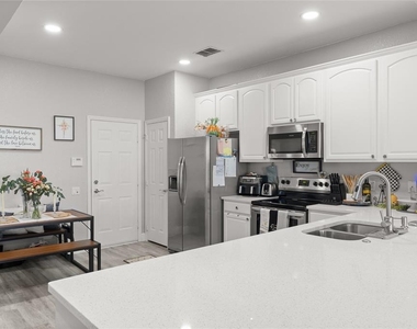 15048 Bellinkoff Lane - Photo Thumbnail 7