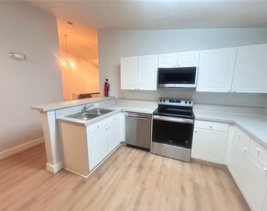 8825 Grand Palms Circle - Photo Thumbnail 3