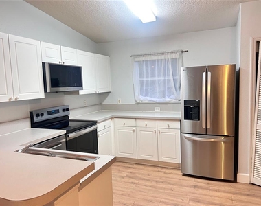 8825 Grand Palms Circle - Photo Thumbnail 2