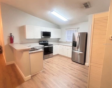 8825 Grand Palms Circle - Photo Thumbnail 5
