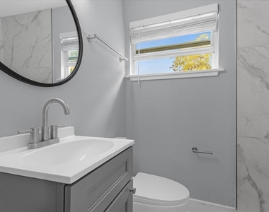 4521 Edgewater Drive - Photo Thumbnail 9