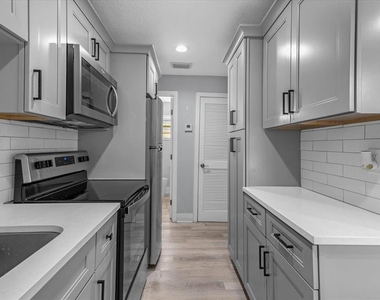 4521 Edgewater Drive - Photo Thumbnail 6