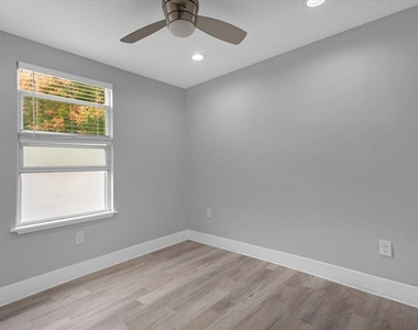 4521 Edgewater Drive - Photo Thumbnail 11
