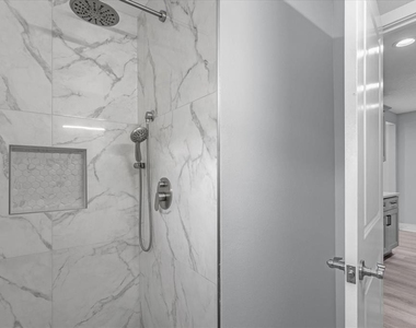 4521 Edgewater Drive - Photo Thumbnail 10