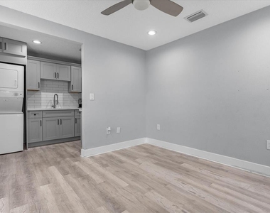 4521 Edgewater Drive - Photo Thumbnail 4