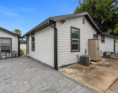 4521 Edgewater Drive - Photo Thumbnail 14