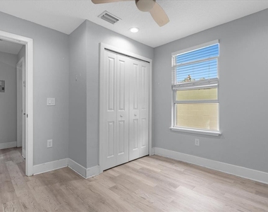 4521 Edgewater Drive - Photo Thumbnail 13
