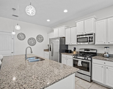 4811 Terrasonesta Drive - Photo Thumbnail 4