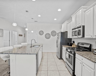 4811 Terrasonesta Drive - Photo Thumbnail 3