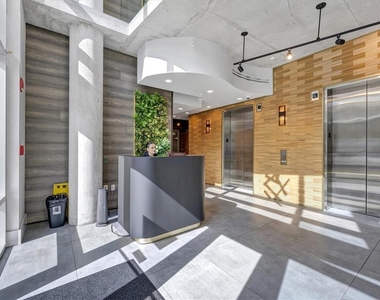 525 E Jackson Street - Photo Thumbnail 5